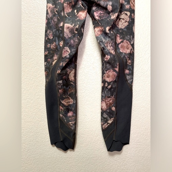Lululemon Wunder Under Crop Luxtreme Frosted Rose Scalloped Leggings! - Picture 3 of 5